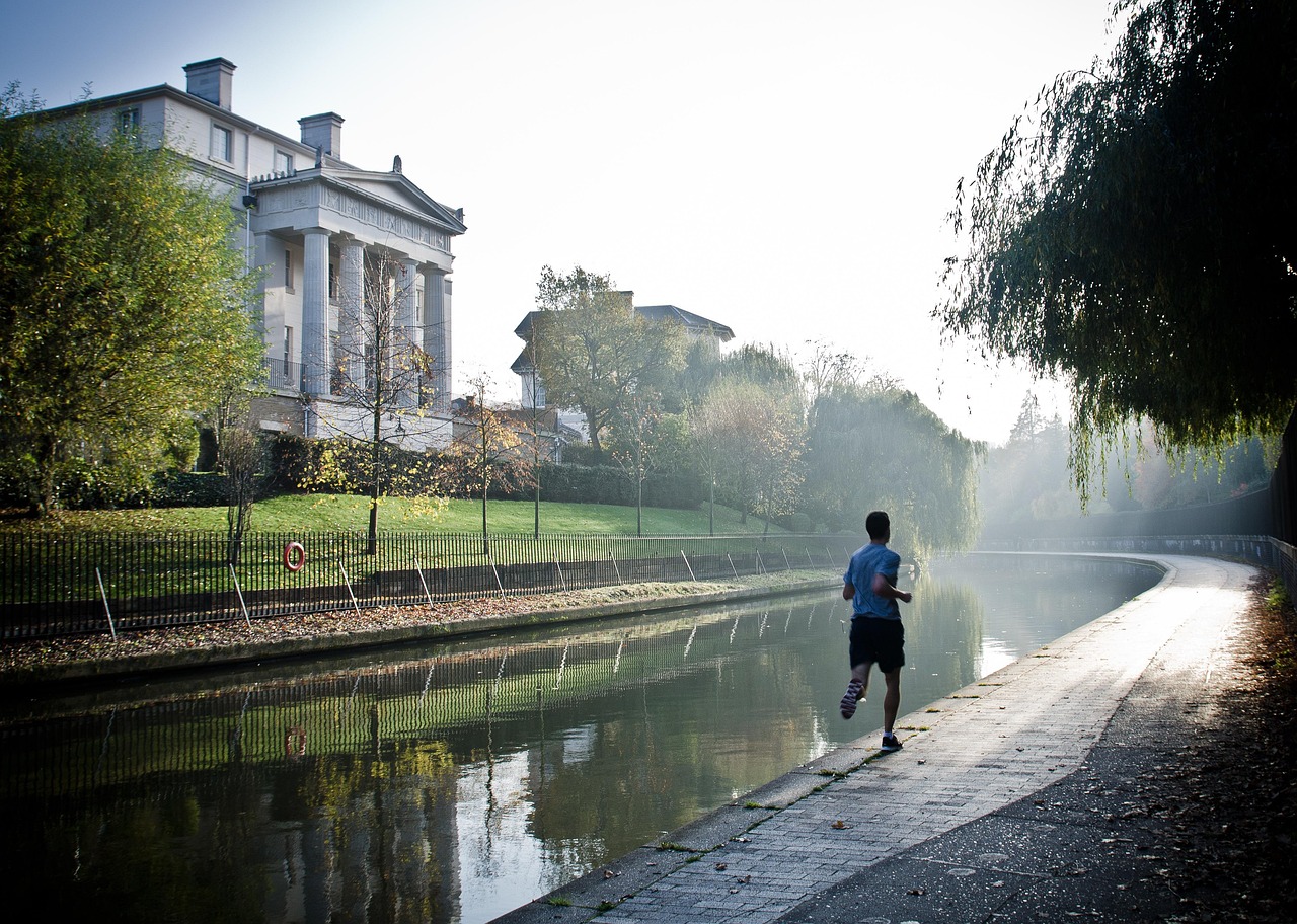 Morning Light, Quiet Water: Why Canal-Side Runners Swear by the Towpath