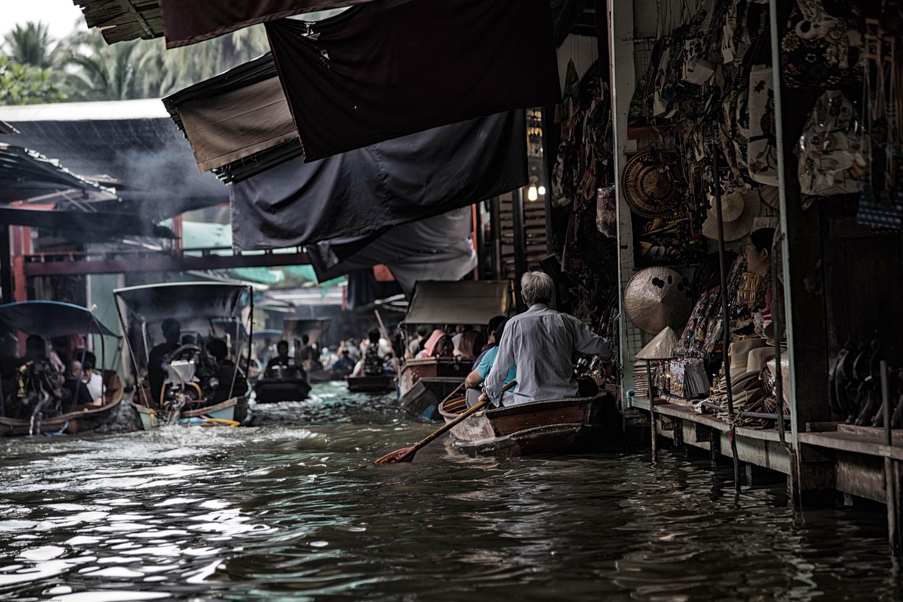 The Floating Market Returns for One Weekend Only